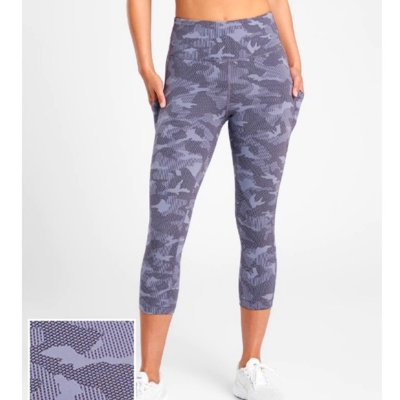 ATHLETA Ultimate Stash Pocket Camo Print Capri Leggings in Blue and Gray Small - Picture 1 of 7